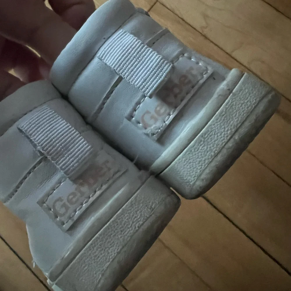 Gerber high top‎ crib shoes